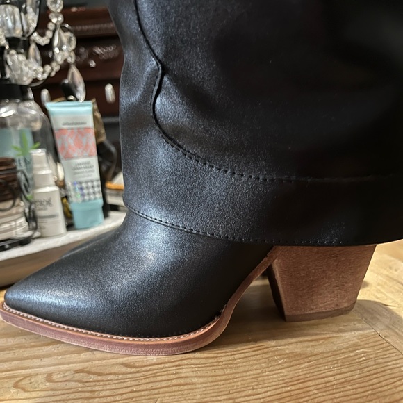 NWOB Gorgeous Tall Vegan Leather Fold over Cowboy Boots 38/7 - Picture 2 of 3